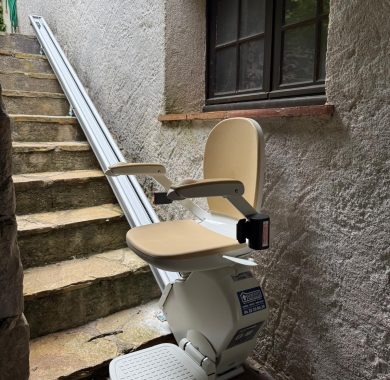 Monte-escaliers droit ACORN avec Sérénité Monte-escalier
