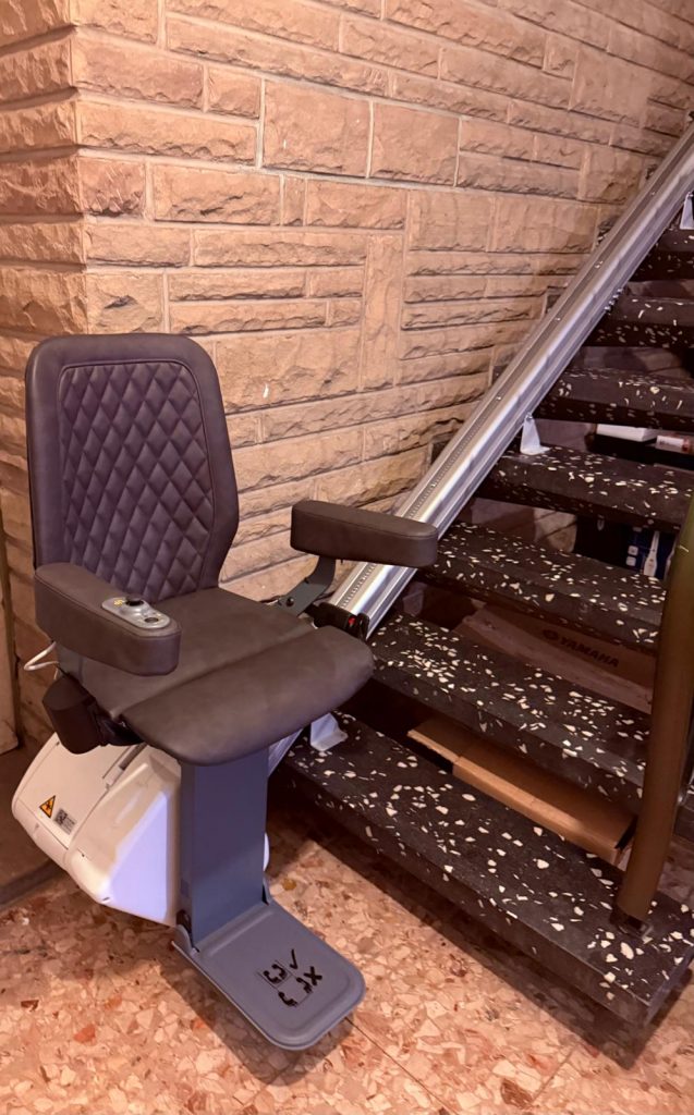 Monte-escaliers UP APEX STAIRLIFT - SÉRÉNITÉ MONTE-ESCALIERS